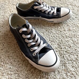 Men’s navy converse low